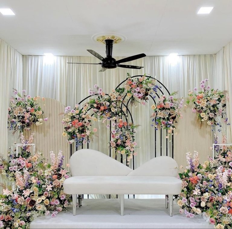 Agen properti dekorasi di Indonesia menawarkan berbagai pilihan furnitur dan dekorasi rumah yang elegan dan modern untuk mempercantik ruang Anda
