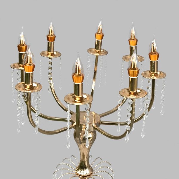 Gambar dekorasi pernikahan kekinian dengan tema elegan dan modern memberikan inspirasi untuk memilih properti dekorasi yang sesuai dengan konsep acara pernikahan impian Anda