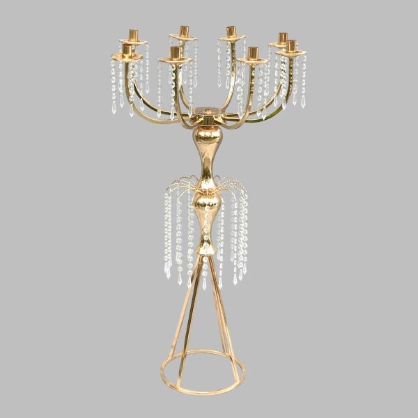 Perbedaan properti dekorasi interior dan eksterior rumah modern minimalis dengan sentuhan desain klasik dan futuristik