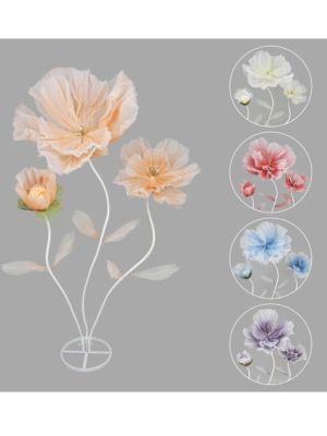 Gambar dekorasi pelaminan pernikahan mewah dengan hiasan bunga segar dan lampu sorot untuk menyewakan properti wedding yang cantik dan elegan