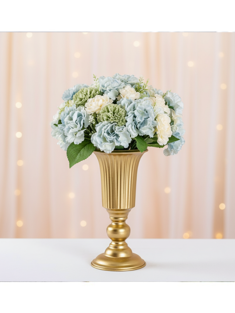 Gambar properti wedding murah untuk pengantin dengan dekorasi sederhana namun elegan dan romantis di latar belakang alam yang indah
