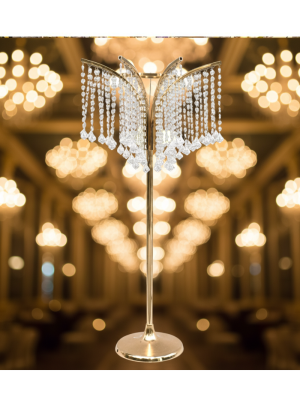 Dekorasi acara indoor simple dengan sentuhan warna pastel dan pencahayaan lembut menciptakan suasana yang hangat dan elegan